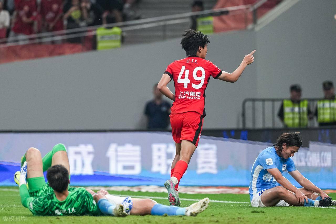 德甲冲刺阶段再迎强敌，上海海港队长鼓劲，主帅态度：话题不断，轮换策略成焦点的简单介绍