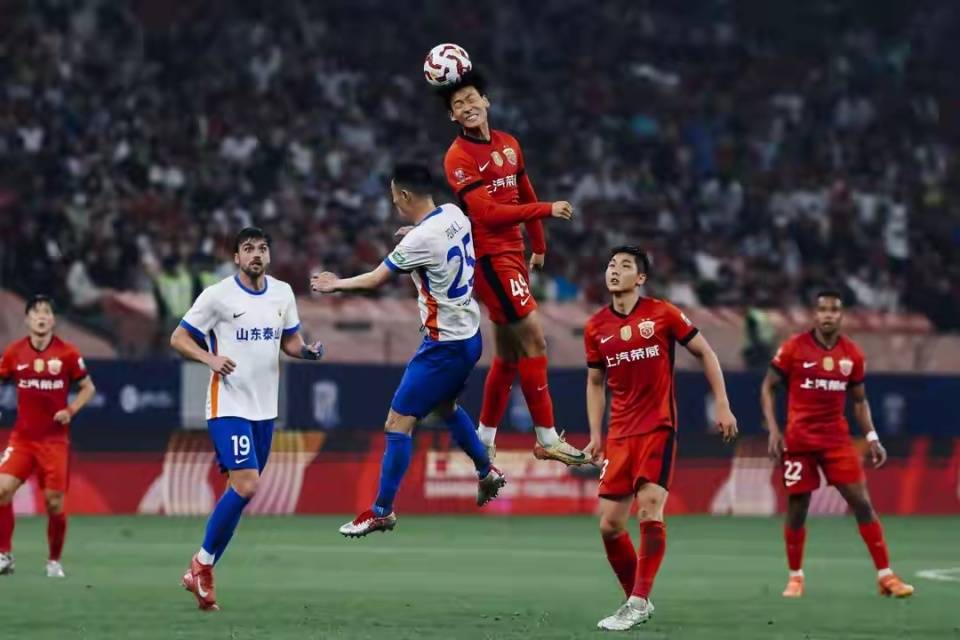 德甲冲刺阶段再迎强敌，上海海港队长鼓劲，主帅态度：话题不断，轮换策略成焦点的简单介绍